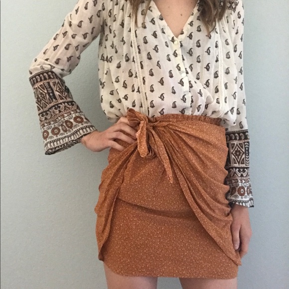 Club Monaco Dresses & Skirts - Club Monaco Brown Tie Skirt